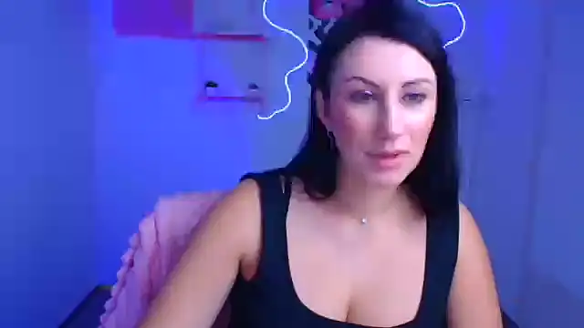 Snapshot of Loren_Moa chatting on 10.30.25 Loren Moa online show from 10.30.25