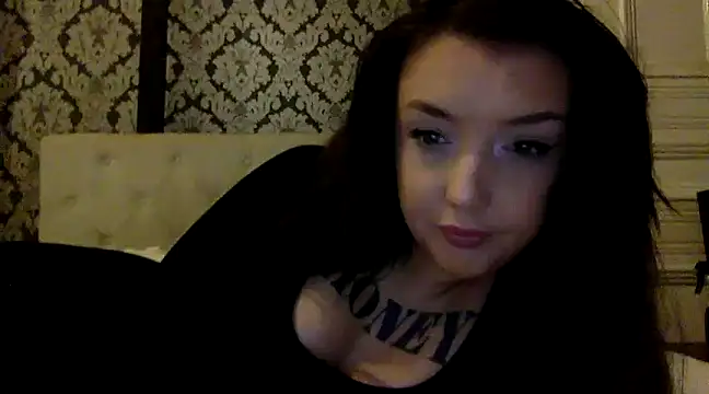 Snapshot of LucyLuxee19 chatting on 12.02.24 LucyLuxee19 online show from 12.02.24