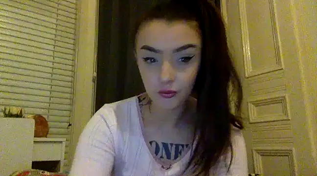 Snapshot of LucyLuxee19 chatting on 12.05.24 LucyLuxee19 online show from 12.05.24