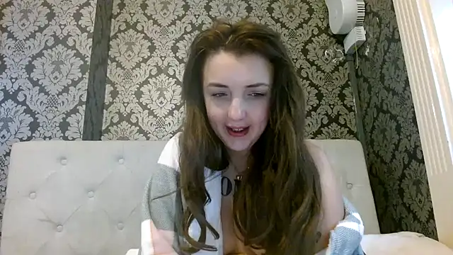 Snapshot of LucyLuxee19 chatting on 01.20.25 LucyLuxee19 online show from 01.20.25