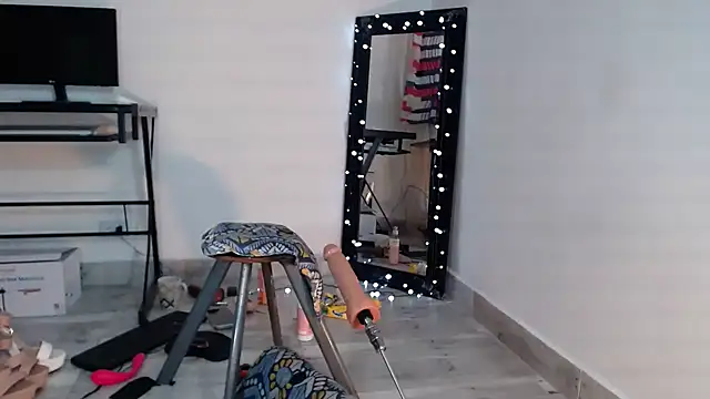 Amelie hills02 online show from 01.26.25