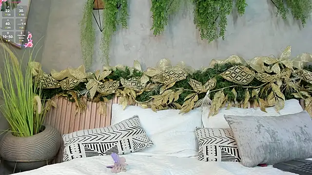 Snapshot of Lana_Lann chatting on 12.21.24 Lana Lann online show from 12.21.24