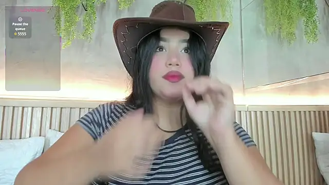 Snapshot of Lana_Lann chatting on 11.29.25 Lana Lann online show from 11.29.25