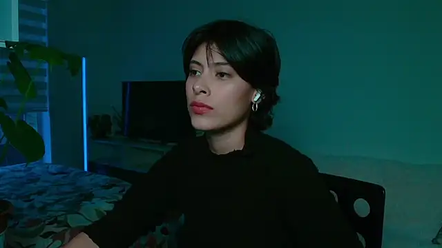 Snapshot of oxiris_1 chatting on 12.15.25 oxiris 1 online show from 12.15.25