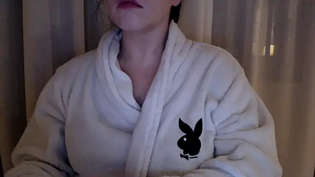 Snapshot of Sandysecret chatting on 03.19.25 Sandysecret online show from 03.19.25