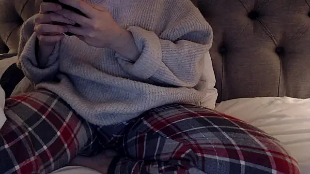 Snapshot of Sandysecret chatting on 11.26.25 Sandysecret online show from 11.26.25