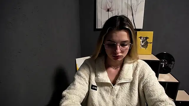 Snapshot of lady_olivia_ chatting on 04.22.26 lady olivia online show from 04.22.26