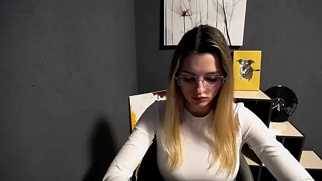 Snapshot of lady_olivia_ chatting on 05.11.26 lady olivia online show from 05.11.26