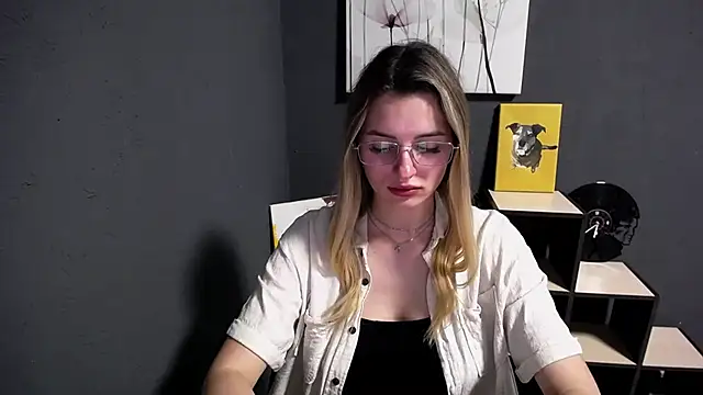 Snapshot of lady_olivia_ chatting on 05.20.26 lady olivia online show from 05.20.26