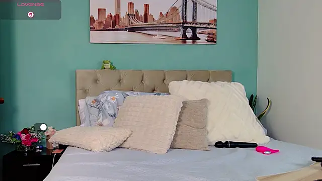 yanella fire online show from 10.04.25