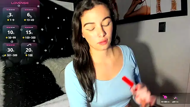 Snapshot of diana_queen_ chatting on 12.20.24 diana queen online show from 12.20.24