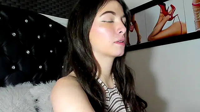 Snapshot of diana_queen_ chatting on 02.26.25 diana queen online show from 02.26.25