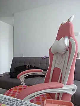 Snapshot of azumiichan chatting on 09.13.25 azumiichan online show from 09.13.25