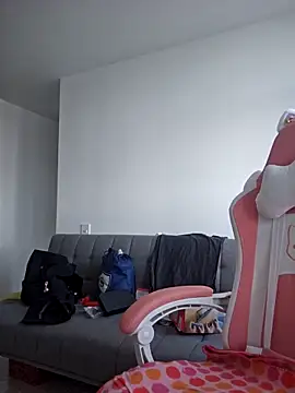 Snapshot of azumiichan chatting on 10.18.25 azumiichan online show from 10.18.25