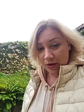 Snapshot of zarina3003 chatting on 02.02.26 zarina3003 online show from 02.02.26