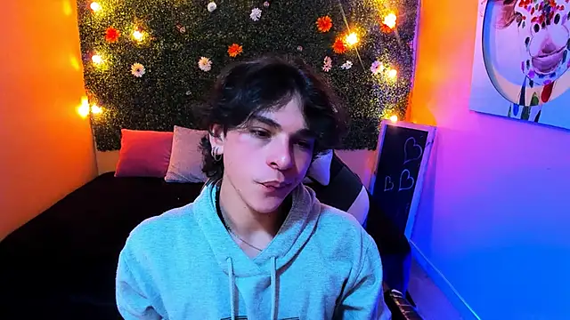 Snapshot of Luke_Howland chatting on 01.13.25 Luke Howland online show from 01.13.25