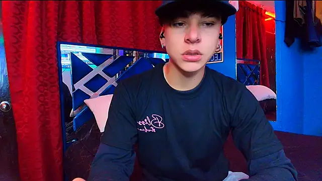 Snapshot of Luke_Howland chatting on 04.28.26 Luke Howland online show from 04.28.26