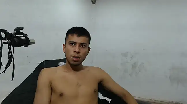 Snapshot of danielitopapuu chatting on 12.11.24 danielitopapuu online show from 12.11.24