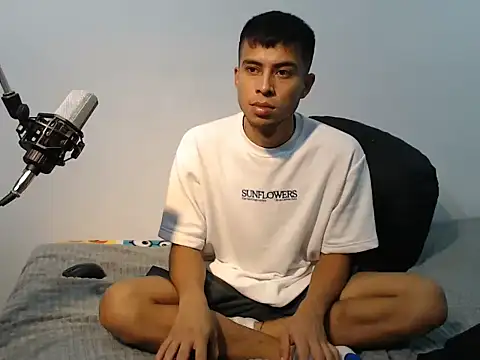 Snapshot of danielitopapuu chatting on 02.27.25 danielitopapuu online show from 02.27.25