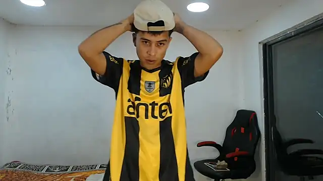 Snapshot of danielitopapuu chatting on 09.24.25 danielitopapuu online show from 09.24.25