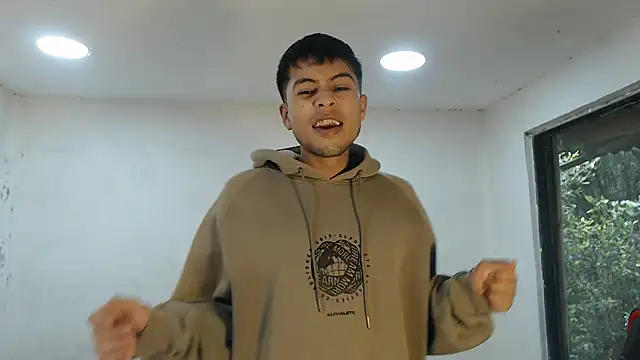 Snapshot of danielitopapuu chatting on 10.10.25 danielitopapuu online show from 10.10.25