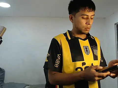 Snapshot of danielitopapuu chatting on 10.14.25 danielitopapuu online show from 10.14.25