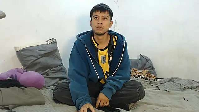 Snapshot of danielitopapuu chatting on 10.15.25 danielitopapuu online show from 10.15.25