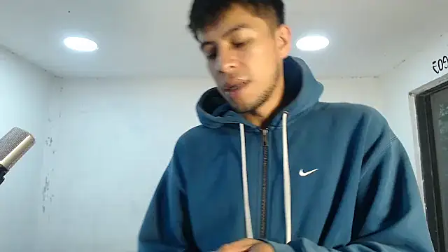 Snapshot of danielitopapuu chatting on 10.17.25 danielitopapuu online show from 10.17.25