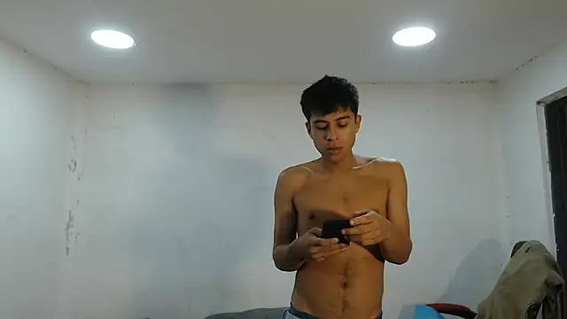 Snapshot of danielitopapuu chatting on 10.21.25 danielitopapuu online show from 10.21.25