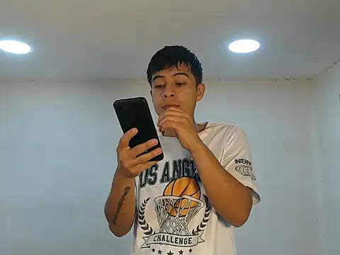 Snapshot of danielitopapuu chatting on 10.22.25 danielitopapuu online show from 10.22.25