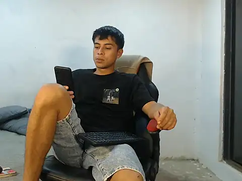 Snapshot of danielitopapuu chatting on 10.23.25 danielitopapuu online show from 10.23.25