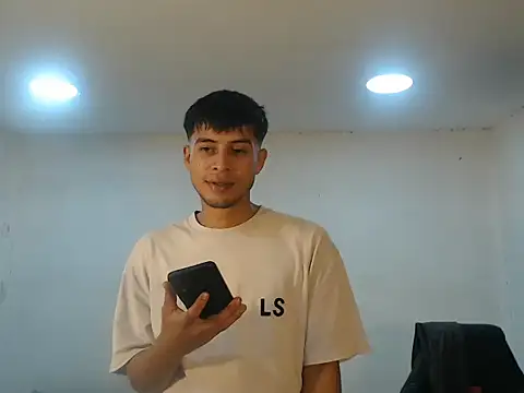 Snapshot of danielitopapuu chatting on 10.28.25 danielitopapuu online show from 10.28.25