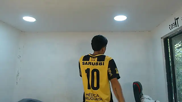 Snapshot of danielitopapuu chatting on 11.04.25 danielitopapuu online show from 11.04.25