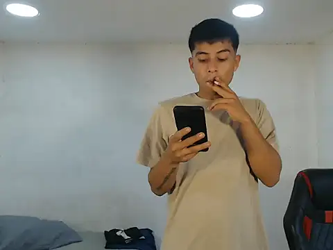 Snapshot of danielitopapuu chatting on 11.05.25 danielitopapuu online show from 11.05.25