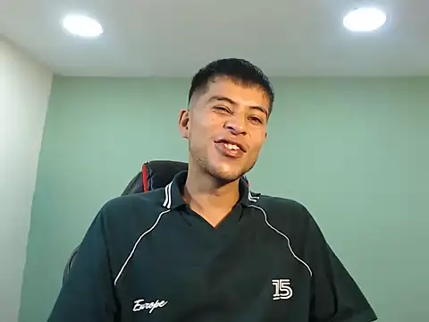 Snapshot of danielitopapuu chatting on 11.16.25 danielitopapuu online show from 11.16.25