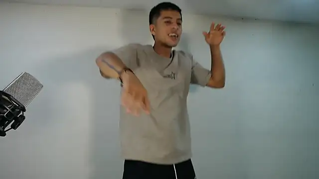 Snapshot of danielitopapuu chatting on 11.20.25 danielitopapuu online show from 11.20.25