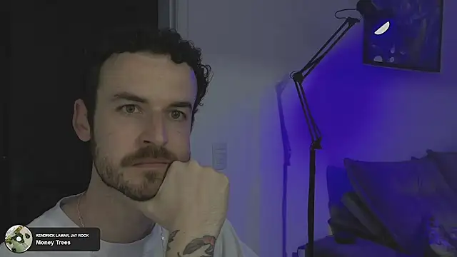 Snapshot of sexxxsutra chatting on 10.29.25 sexxxsutra online show from 10.29.25