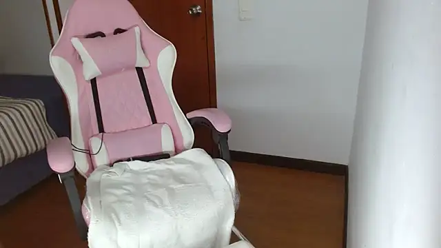 Snapshot of Mishka__ chatting on 12.07.24 Mishka online show from 12.07.24