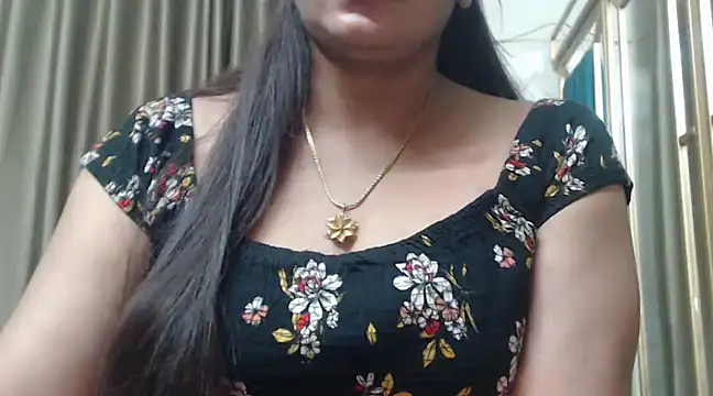 Snapshot of desi-maisa130 chatting on 01.18.25 desi-maisa130 online show from 01.18.25