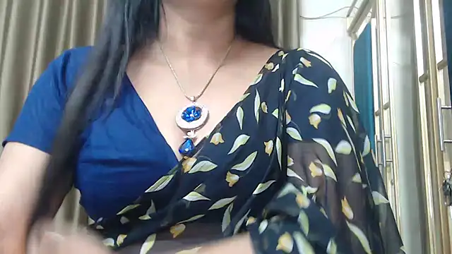 Snapshot of desi-maisa130 chatting on 01.22.25 desi-maisa130 online show from 01.22.25