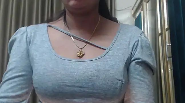 Snapshot of desi-maisa130 chatting on 02.25.25 desi-maisa130 online show from 02.25.25