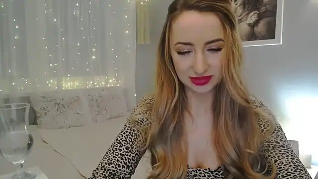 Snapshot of JulietteDiamond chatting on 01.12.25 JulietteDiamond online show from 01.12.25