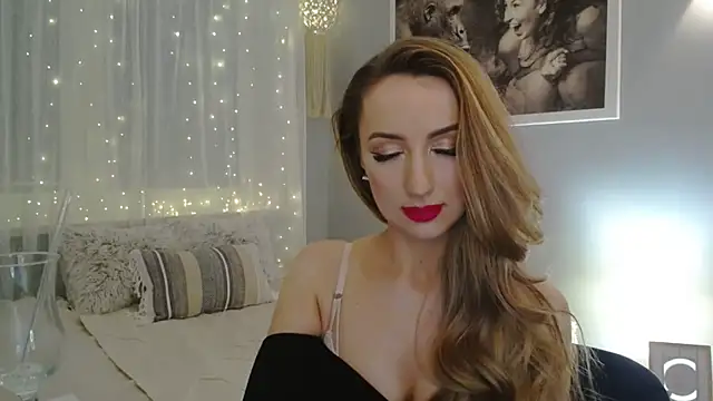 Snapshot of JulietteDiamond chatting on 01.26.25 JulietteDiamond online show from 01.26.25