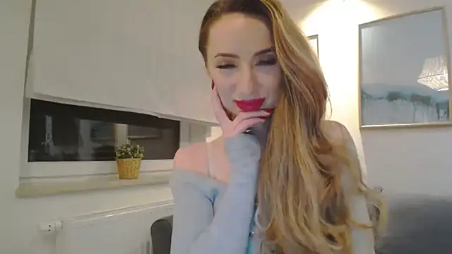 Snapshot of JulietteDiamond chatting on 02.08.25 JulietteDiamond online show from 02.08.25