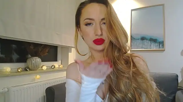 Snapshot of JulietteDiamond chatting on 02.16.25 JulietteDiamond online show from 02.16.25