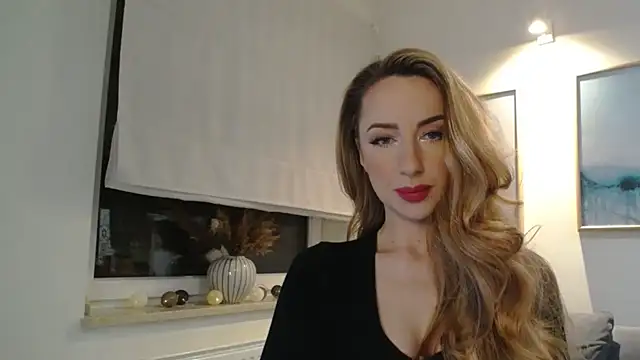 Snapshot of JulietteDiamond chatting on 03.07.25 JulietteDiamond online show from 03.07.25