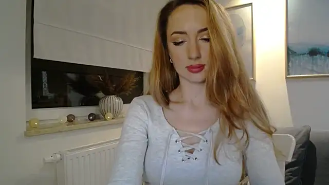 Snapshot of JulietteDiamond chatting on 03.11.25 JulietteDiamond online show from 03.11.25