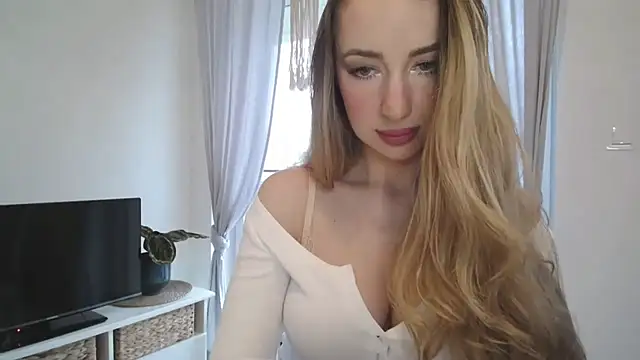 Snapshot of JulietteDiamond chatting on 10.06.25 JulietteDiamond online show from 10.06.25