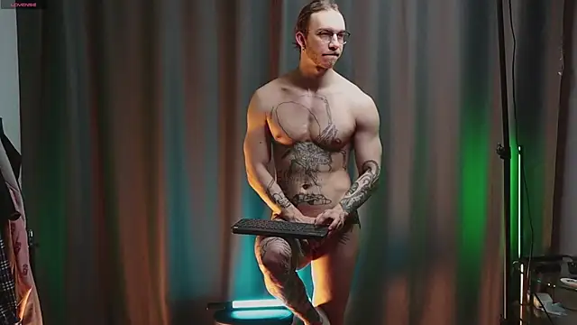 pleasure8869 online show from 03.18.25