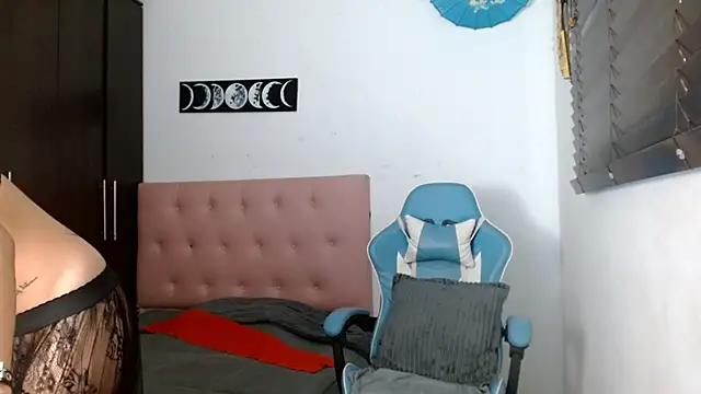 Snapshot of TokioStar chatting on 11.21.25 TokioStar online show from 11.21.25